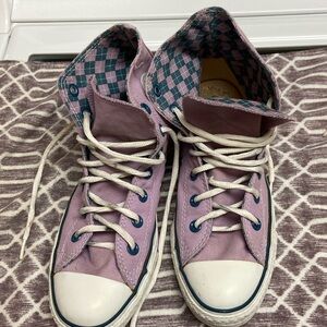Nice pair of Converse high tops. Good condition.